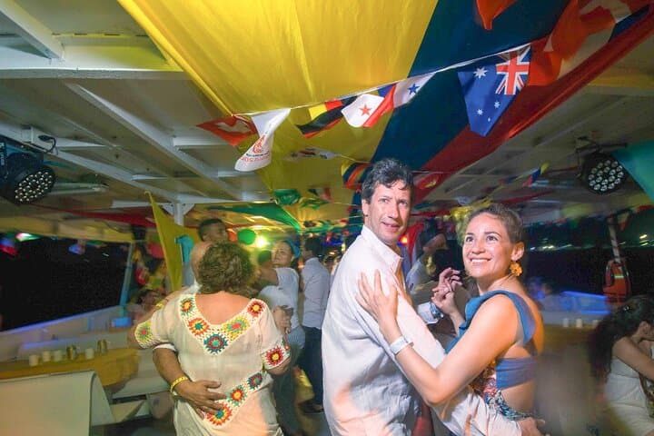 San Andrés White Night Boat Experience: Night Cruise, Dinner & Live Show photo 2