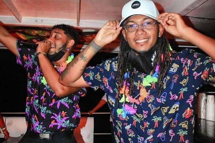 San Andrés White Night Boat Experience: Night Cruise, Dinner & Live Show photo 5