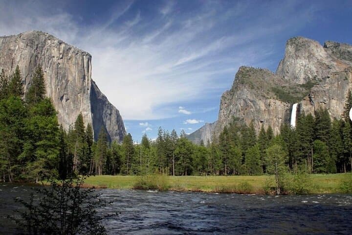 Luxury Coach Yosemite Day Tour: Tuolumne Grove, Yosemite Falls & Valley Highlights photo 5