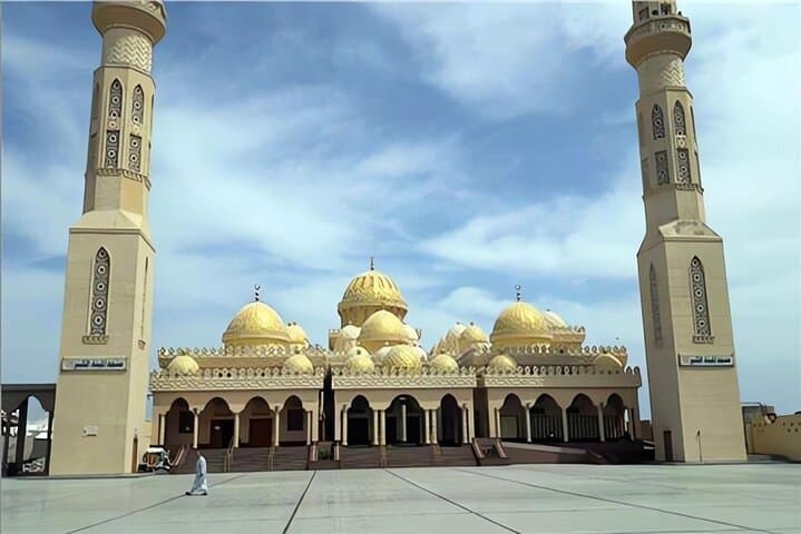 Hurghada Private Francophone City Tour: Marina, Markets and El Mina Mosque