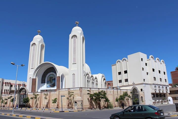 Hurghada Private Francophone City Tour: Marina, Markets and El Mina Mosque photo 2