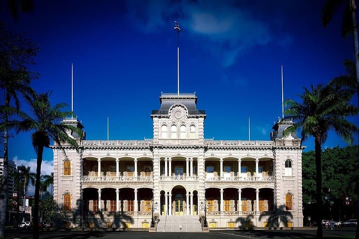 VIP Private Limousine Tour of Oahu: Scenic Sights, North Shore Eats & Historic Stops photo 2