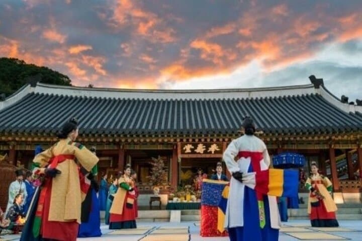 Day Trip from Seoul: Suwon Hwaseong, Starfield Library & Gwangmyeong Cave photo 2