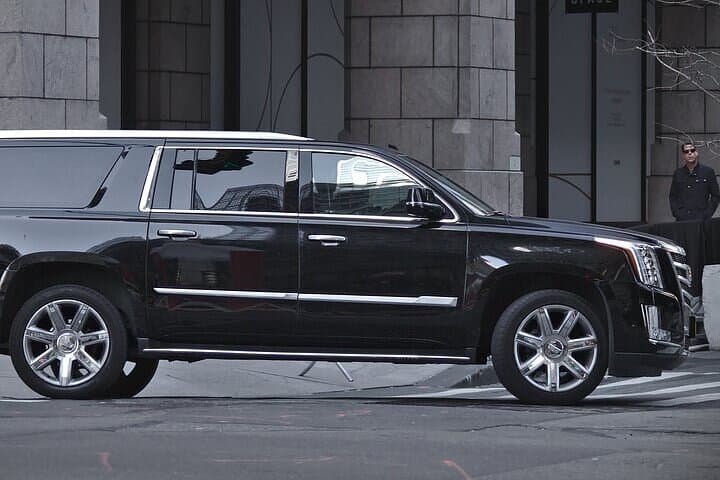 Private Roundtrip Transfer from Manhattan to MetLife Stadium — VIP Game-Day Ride