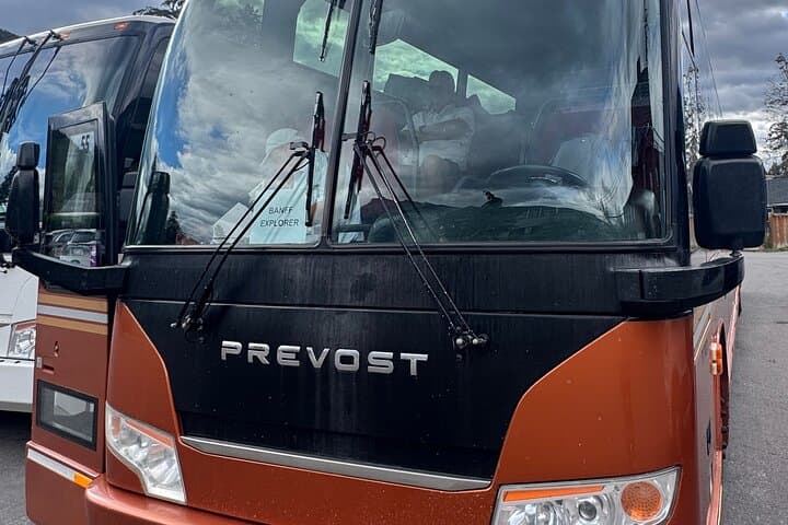 Moraine Lake & Lake Louise Shuttle: Hassle-Free Day in Banff’s Turquoise Wilds photo 2
