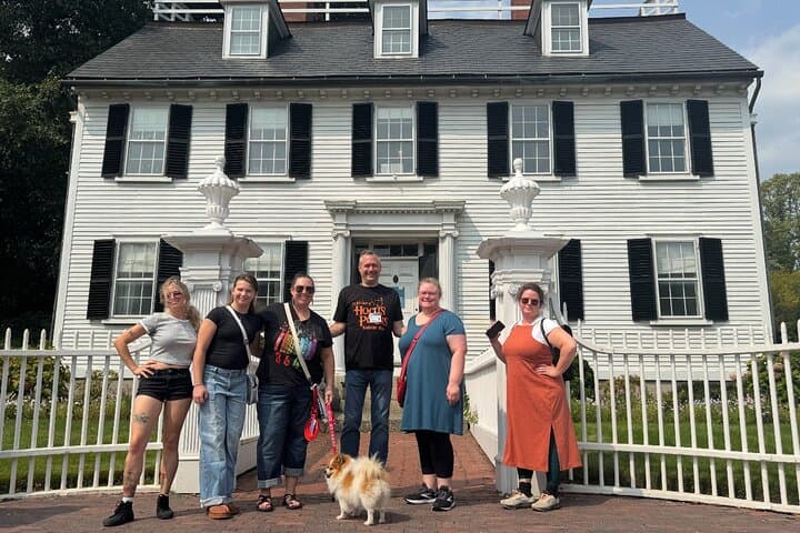 Hocus Pocus Filming Locations Walking Tour in Salem — Movie Ticket Included photo 3