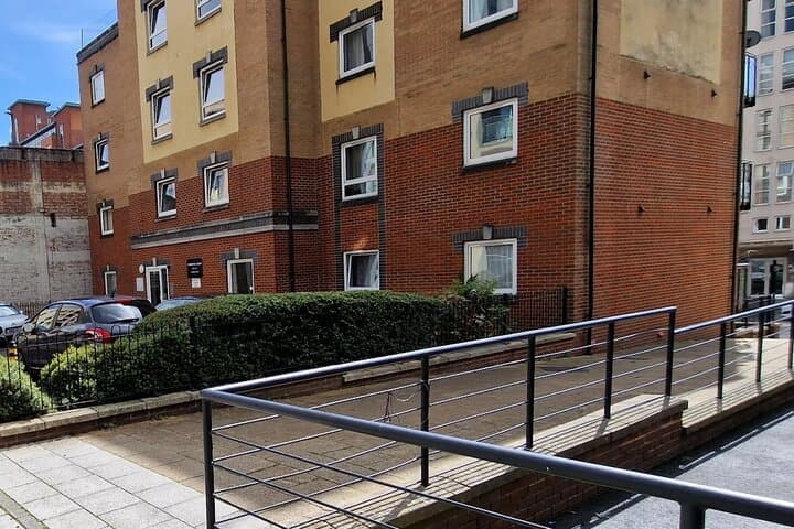 Titanic Self-Guided Audio Tour in Southampton — Holyrood Church to Dock Gate 4 photo 3