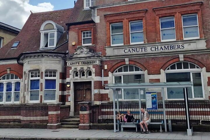 Titanic Self-Guided Audio Tour in Southampton — Holyrood Church to Dock Gate 4 photo 2