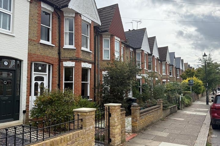 Beatles Filming Locations Tour — West London Stops: Twickenham, Kew & Chiswick photo 2