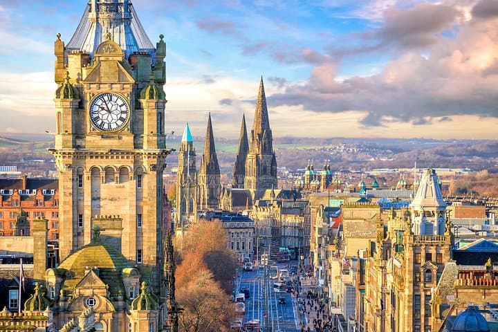 Edinburgh Bike Tour: Royal Mile, Castle & Arthur's Seat with Private Guide photo 2