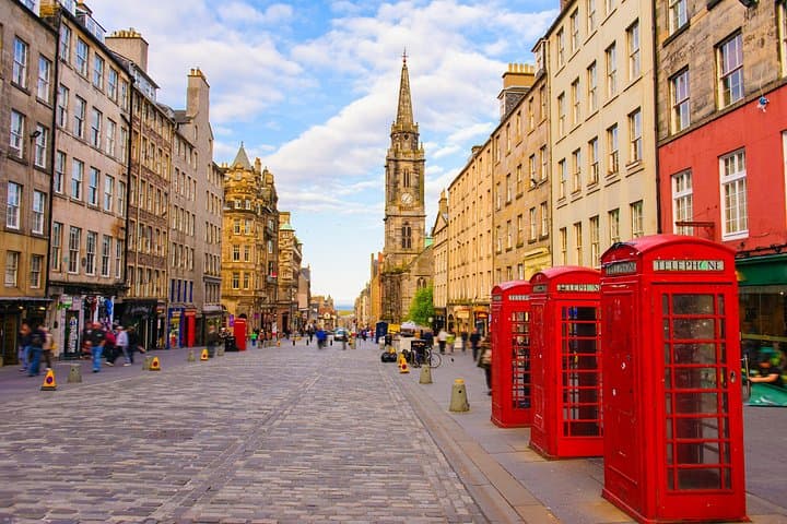 Edinburgh Bike Tour: Royal Mile, Castle & Arthur's Seat with Private Guide photo 3