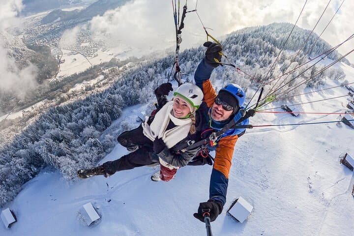 Beatenberg Tandem Paragliding from Interlaken: Alpine Flight Over Lakes and Peaks