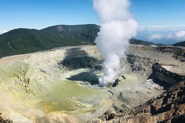 Poás Volcano, Doka Coffee & La Paz Waterfalls: Full-Day Nature Tour from San José