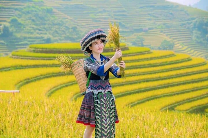 Mai Chau Day Trip: Cycling Through White Thai Villages & Weaving Workshops