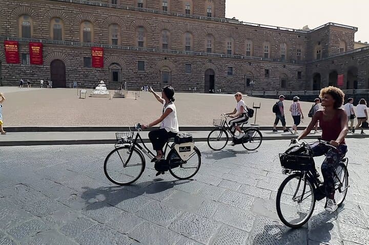 Bike Tour of Florence: E-Bike Ride to Duomo, Ponte Vecchio & Piazzale Michelangelo photo 3