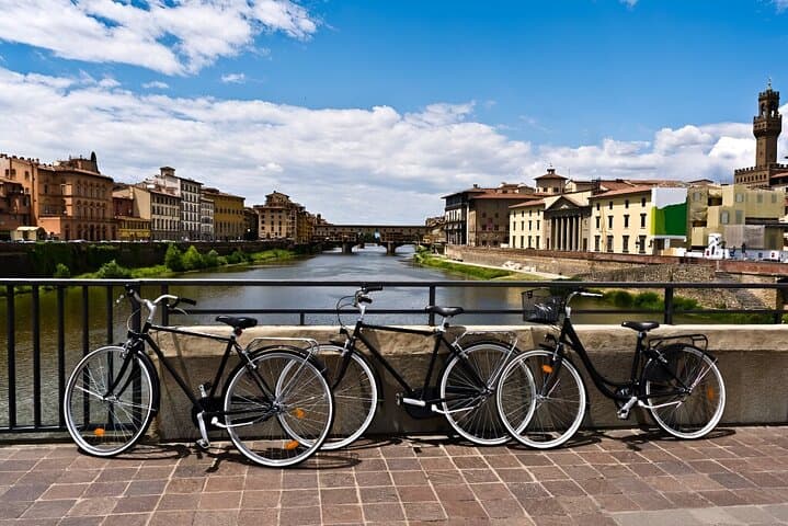 Bike Tour of Florence: E-Bike Ride to Duomo, Ponte Vecchio & Piazzale Michelangelo