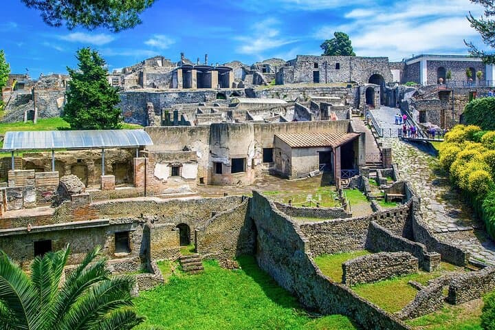 Walk Pompeii: Skip-the-Line Tickets with a Guidebook photo 3