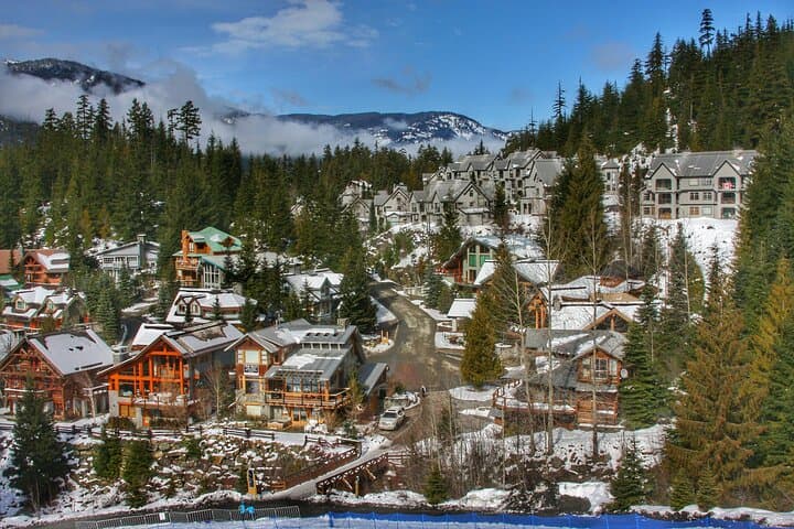 Sea-to-Sky Day Trip: Vancouver to Whistler Small-Group Tour photo 2