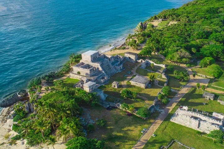Guided Tour of Tulum Ruins with Round-Trip Transport from Cancún photo 4
