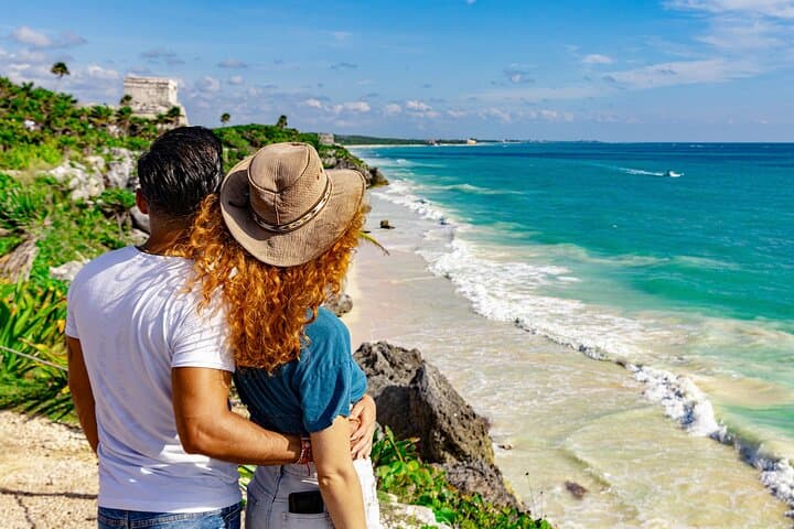 Guided Tour of Tulum Ruins with Round-Trip Transport from Cancún photo 1