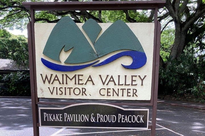 VIP Waimea Falls Hiking Tour with Limousine on Oahu's North Shore photo 2