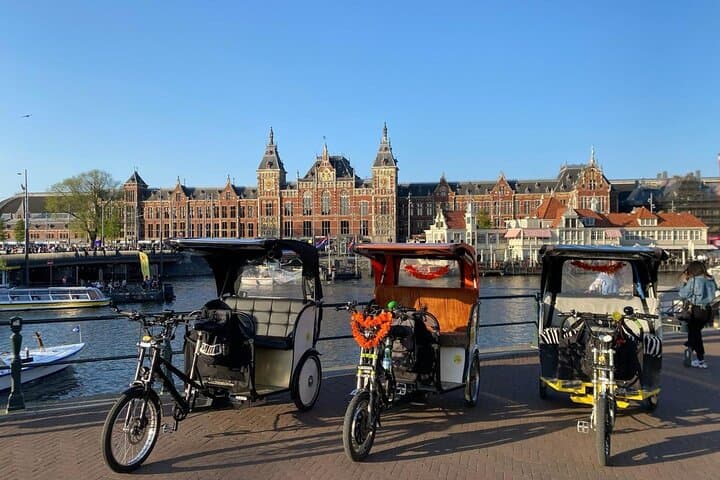 Amsterdam Pedicab & Rickshaw Highlights Tour — Private Guided City Ride photo 3