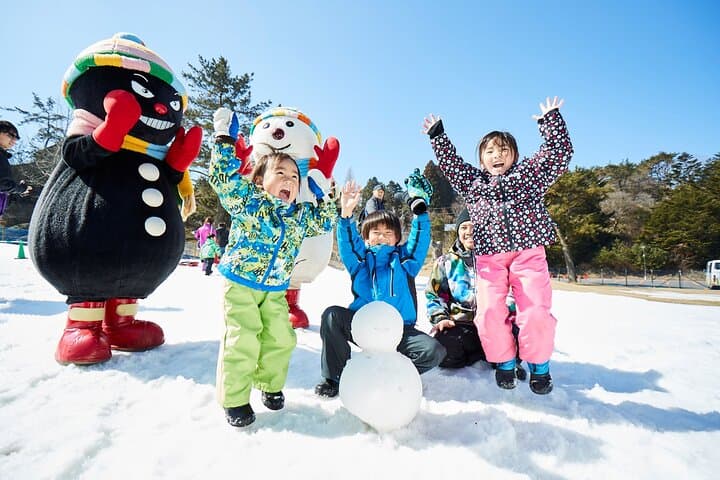 Rokko Snow Park Ski & Arima Onsen Day Tour from Osaka — Ski, Sled & Hot Springs