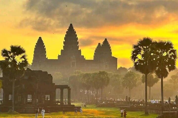 Sunrise Jeep Tour of Angkor Wat — Private Angkor Archaeological Park Experience photo 3