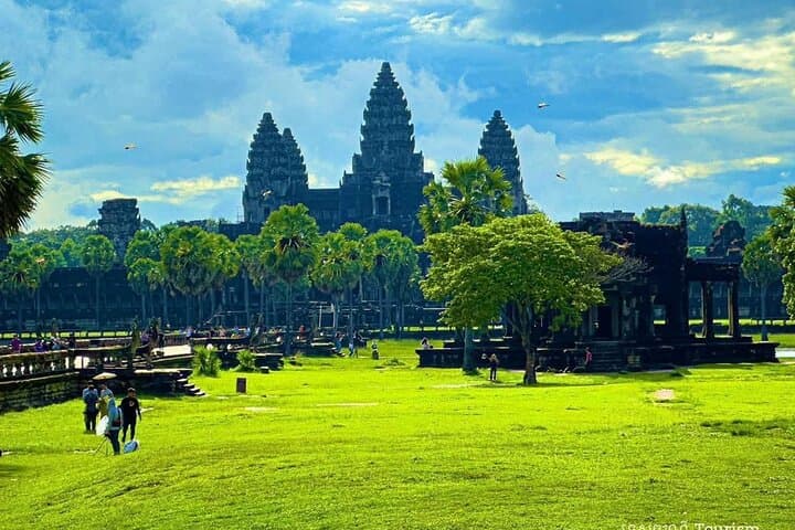 Sunrise Jeep Tour of Angkor Wat — Private Angkor Archaeological Park Experience photo 4
