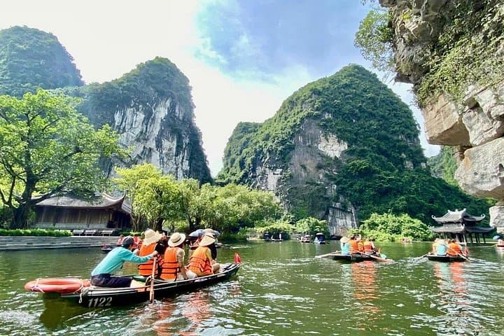 Hanoi to Pu Luong & Ninh Binh: 4-Day Trekking, Cycling and Bamboo Rafting Adventure