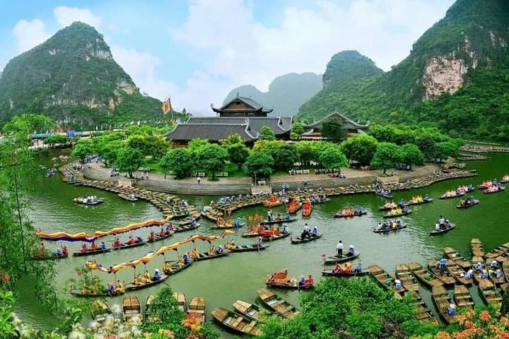Hanoi to Pu Luong & Ninh Binh: 4-Day Trekking, Cycling and Bamboo Rafting Adventure photo 4