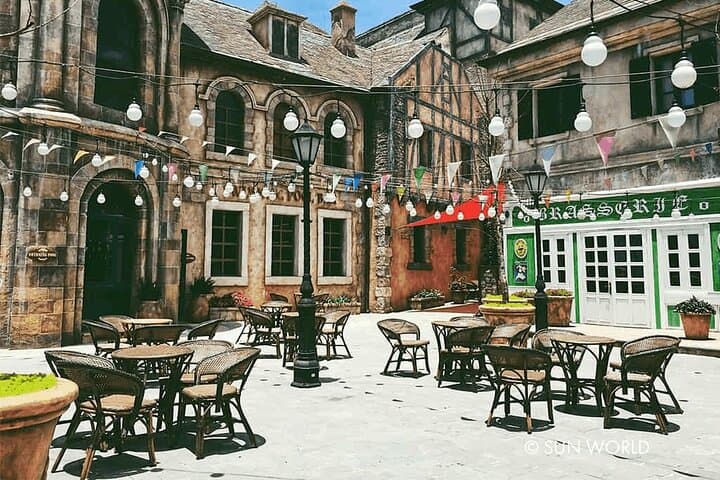 Golden Bridge & Ba Na Hills Cable Car Day Tour with Buffet Lunch photo 3
