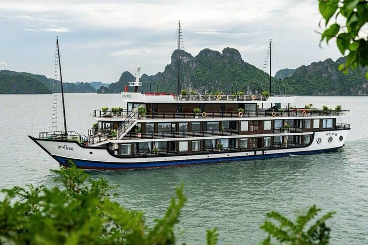Lan Ha & Ha Long Bay: 2-Day Luxury Cruise with Private Balcony and Kayaking photo 3