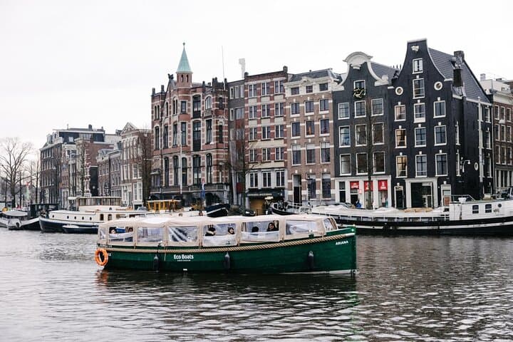 Amsterdam New Electric Canal Cruise with Local Skipper photo 5