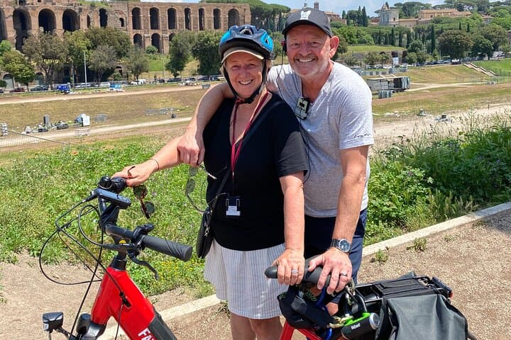 Rome by Bike: 4-Hour Rental with Castel Sant'Angelo Entry