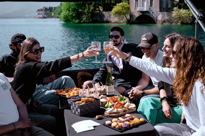 Annecy Day Trip from Lyon: Lake Cruise, Savoyard Tasting & Old Town Walk photo 2