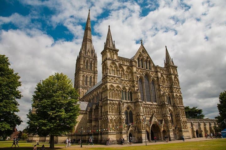 Stonehenge and Salisbury Cathedral Private Day Tour — Ancient Stones & Magna Carta photo 2