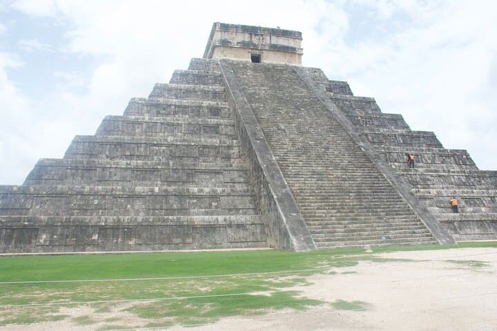 Chichen Itzá, Ik Kil & Hubiku Day Tour from Cancún: Ruins, Cenotes and Valladolid photo 3