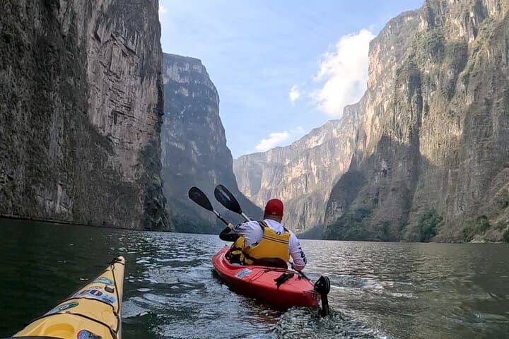 Double-Kayak Crossing of Sumidero Canyon: Paddle Between Towering Cliffs