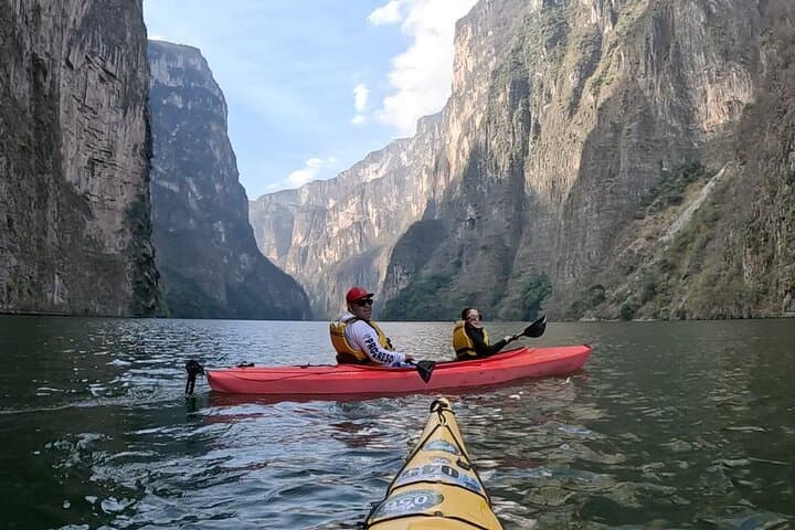 Double-Kayak Crossing of Sumidero Canyon: Paddle Between Towering Cliffs photo 4