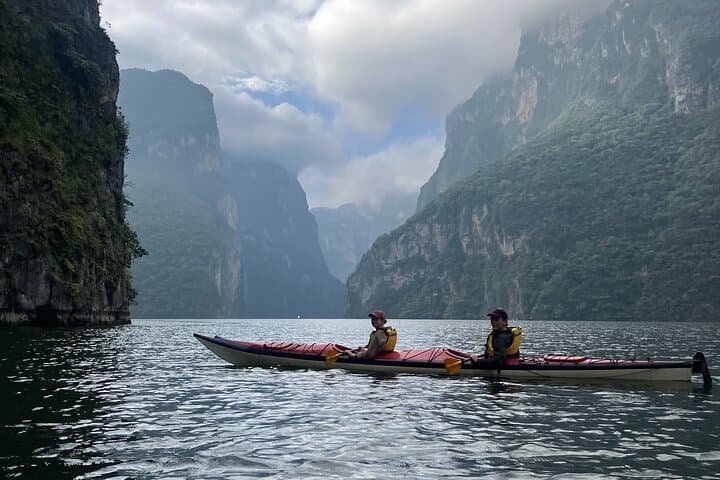 Double-Kayak Crossing of Sumidero Canyon: Paddle Between Towering Cliffs photo 2