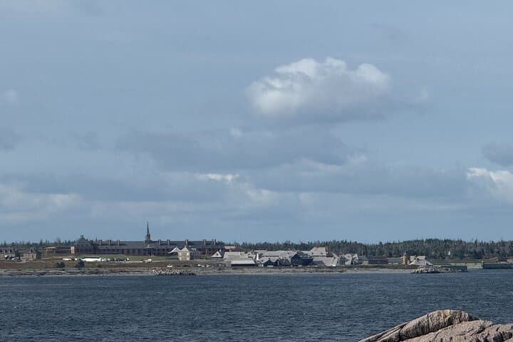 Explore Louisbourg Fortress and Lighthouse: Guided Coastal History Tour photo 2