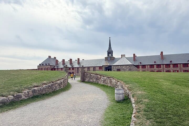 Explore Louisbourg Fortress and Lighthouse: Guided Coastal History Tour