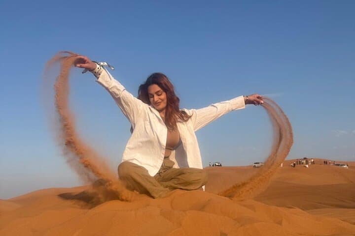Dubai Desert Safari: Evening Dune Bashing, Sandboarding & BBQ Experience photo 5