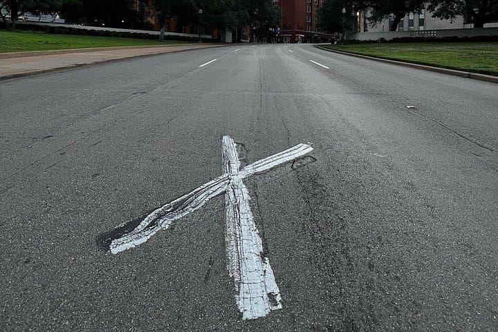 JFK Assassination Tour — Dealey Plaza, Oswald Rooming House & Sixth Floor Museum photo 2