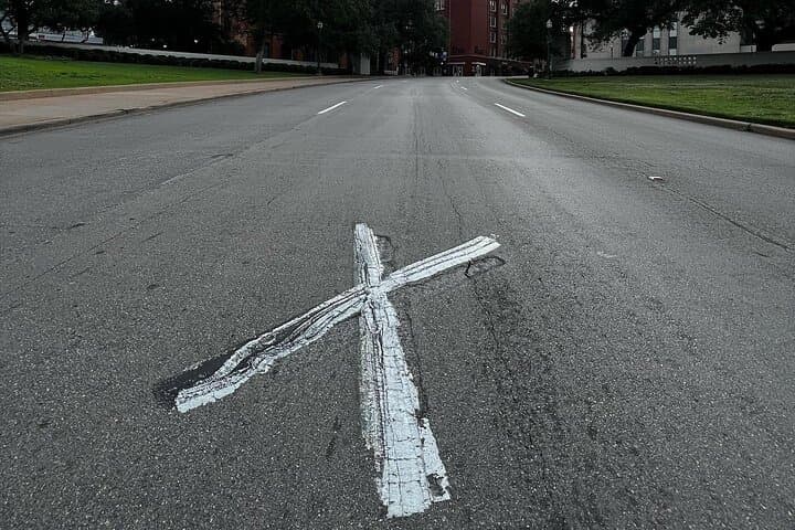 Dealey Plaza JFK Assassination Walking and Van Tour: Inside Dallas History photo 2