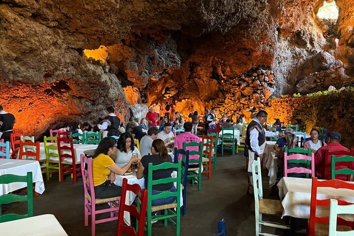 Early-Access Teotihuacan Tour with La Gruta Cave Dining Experience