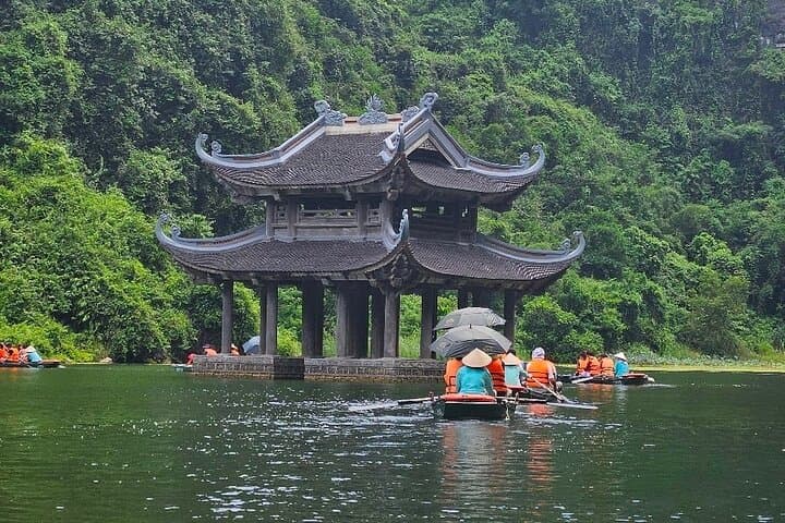 Deluxe Ninh Binh Day Trip: Bai Dinh Pagoda & Trang An — Full-Day Cultural and Scenic Tour from Hanoi photo 3