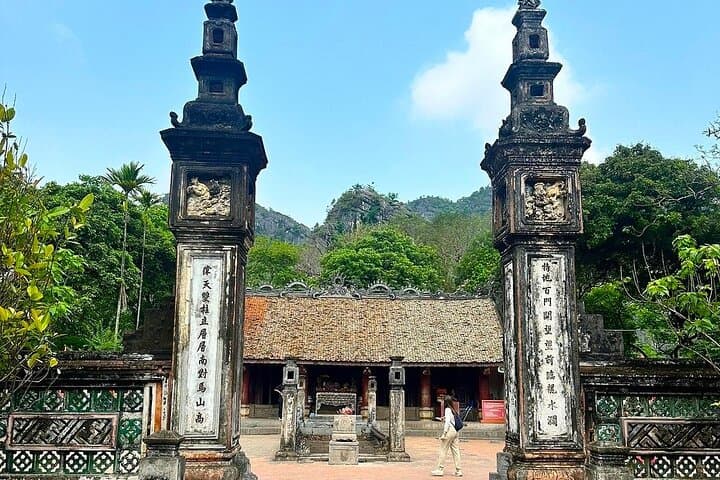 Day Trip to Trang An & Hoa Lu from Hanoi — Sampan Boats, Caves & Vietnam’s First Capital photo 5