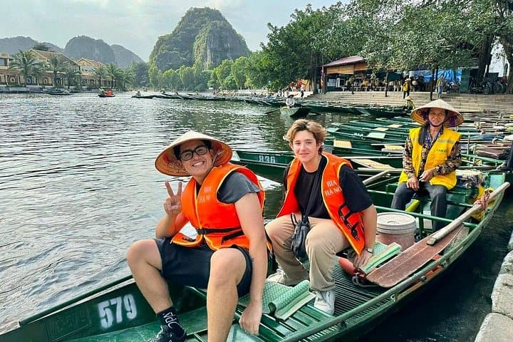 Ninh Binh Day Trip: Hoa Lu Temples, Tam Coc Boat Ride & Bike Tour photo 4